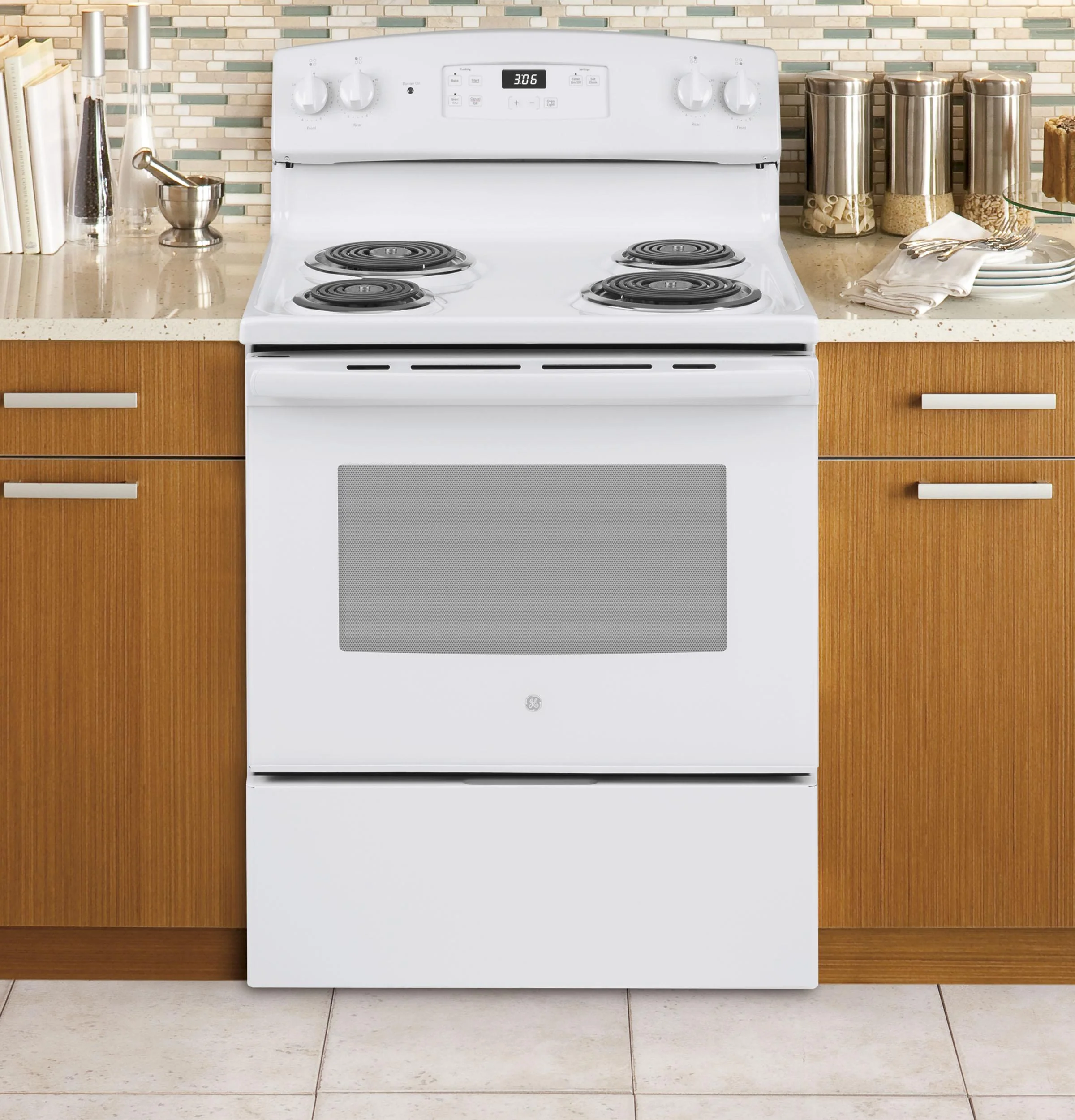 JBS360DMWW GE® ENERGY STAR® 30" Free-Standing Electric Range - Image 6