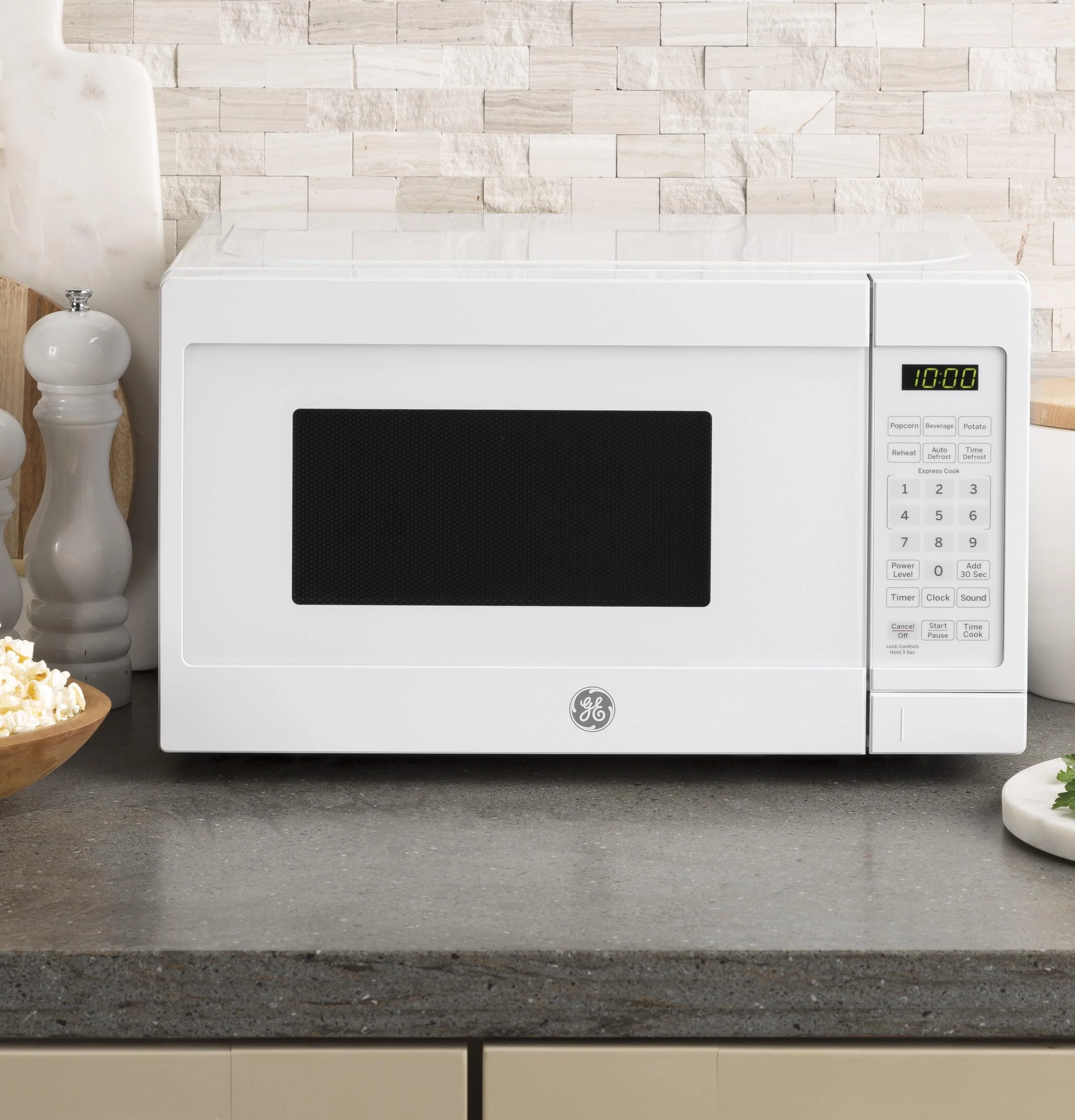 GE® 0.7 Cu. Ft. Capacity Countertop Microwave Oven - Image 3