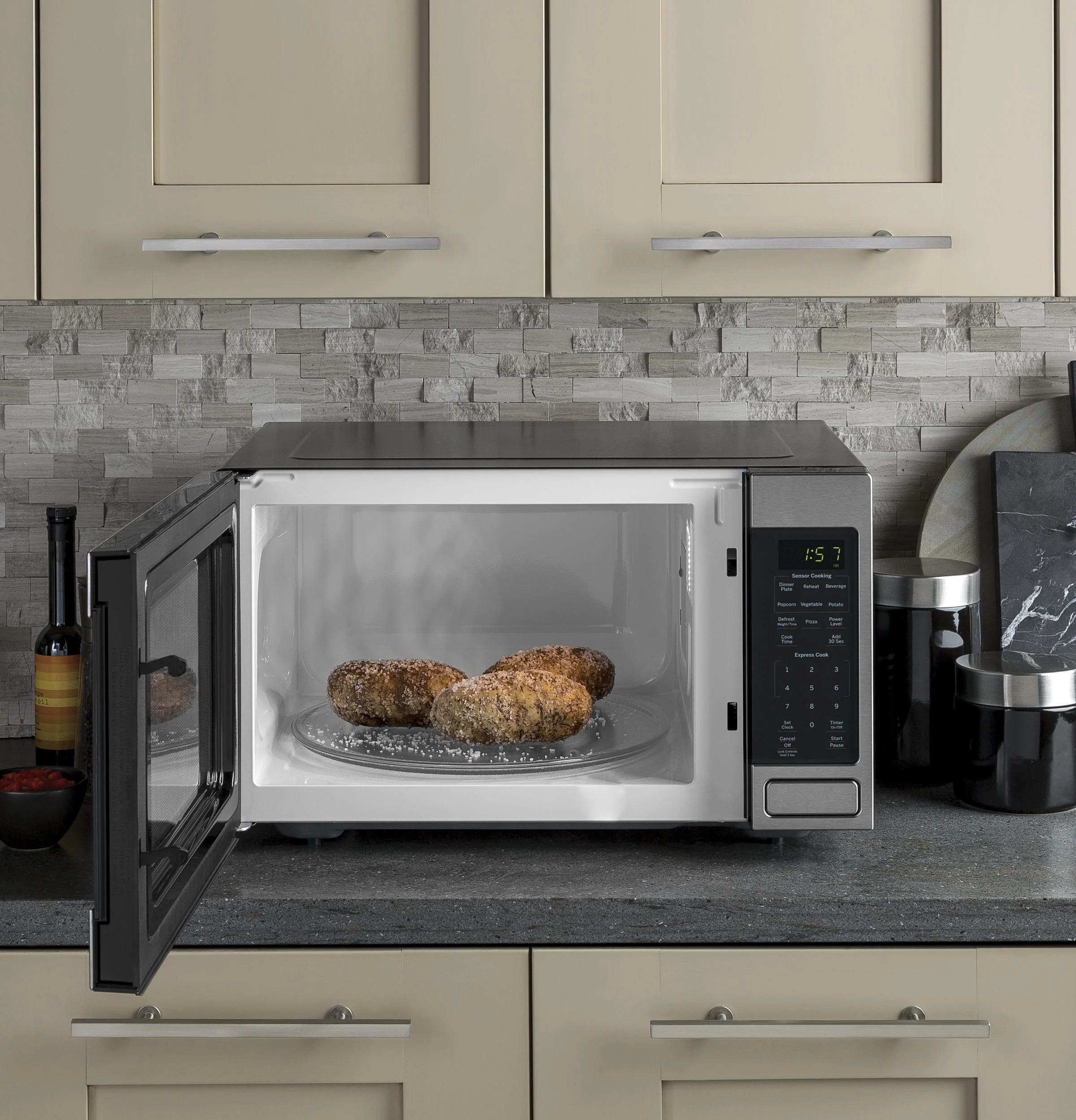 GE® 1.6 Cu. Ft. Countertop Microwave Oven - Image 4