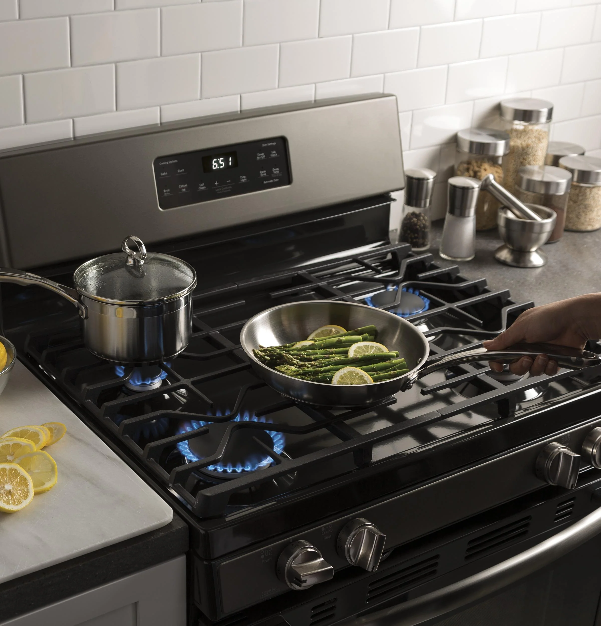 GE® 30" Free-Standing Gas Range - Image 6