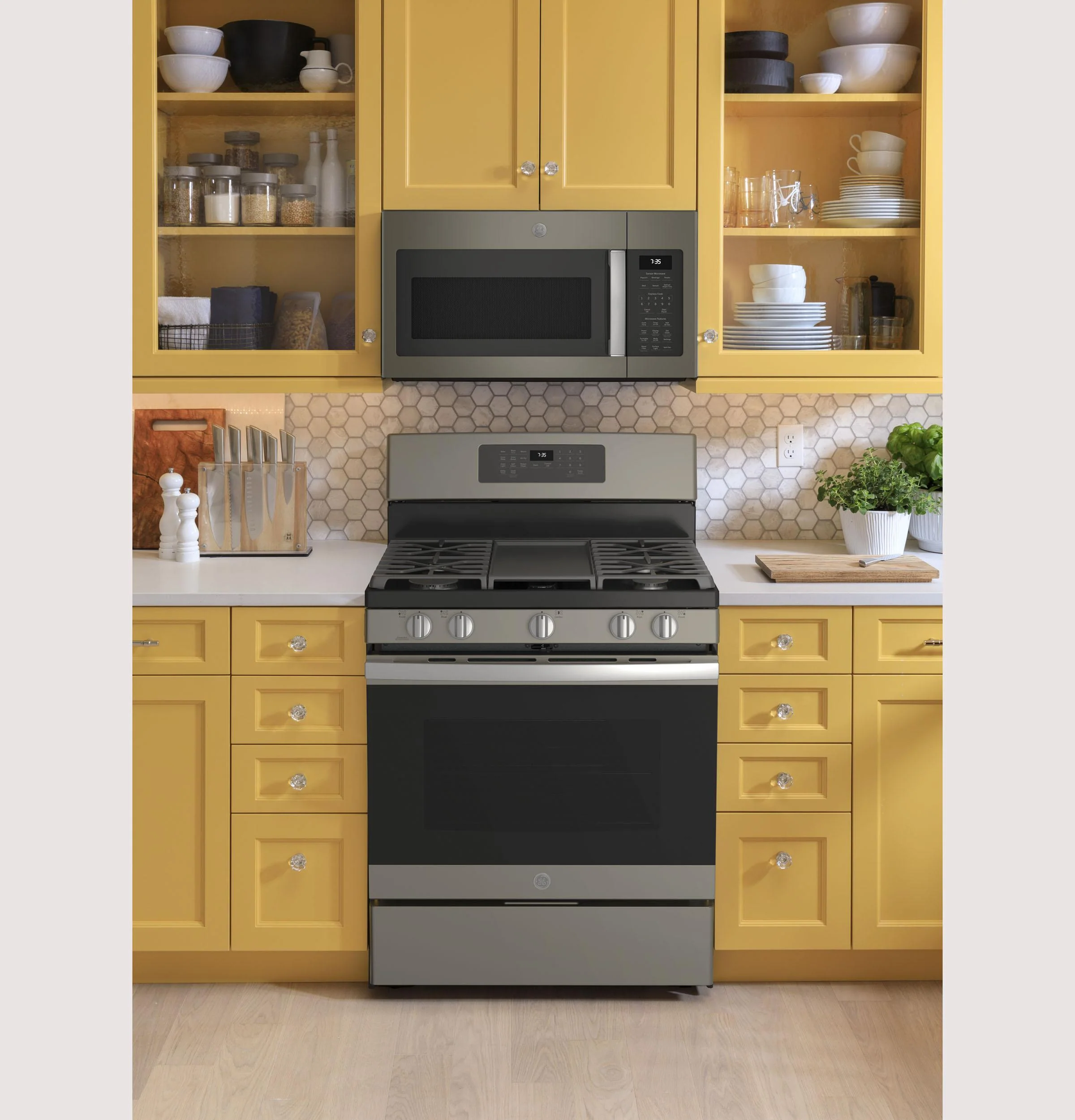 JGB735EPES GE® 30" Free-Standing Gas Convection Range with No Preheat Air Fry - Image 6