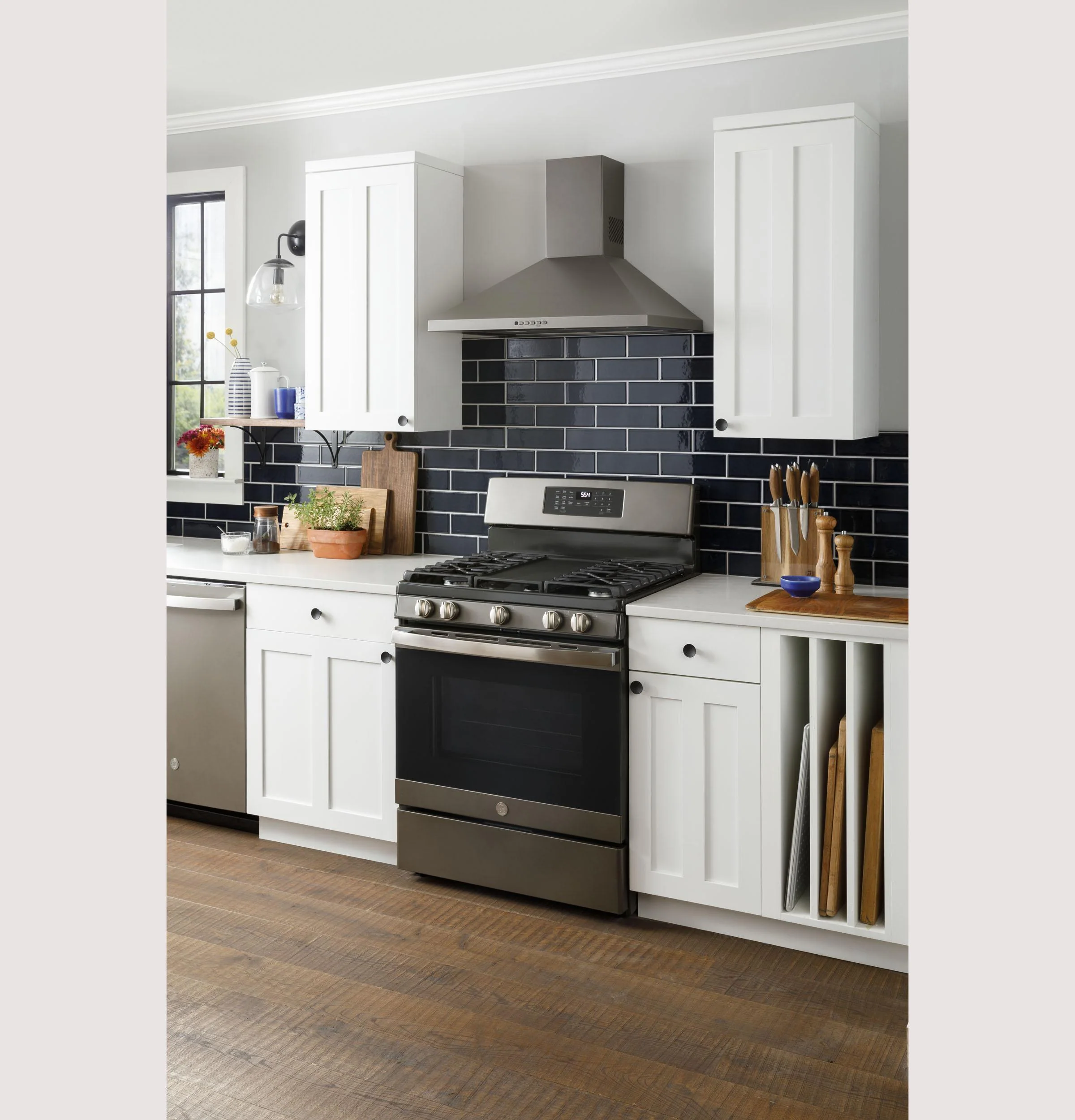 GE® 30" Free-Standing Gas Convection Range with No Preheat Air Fry - Image 11