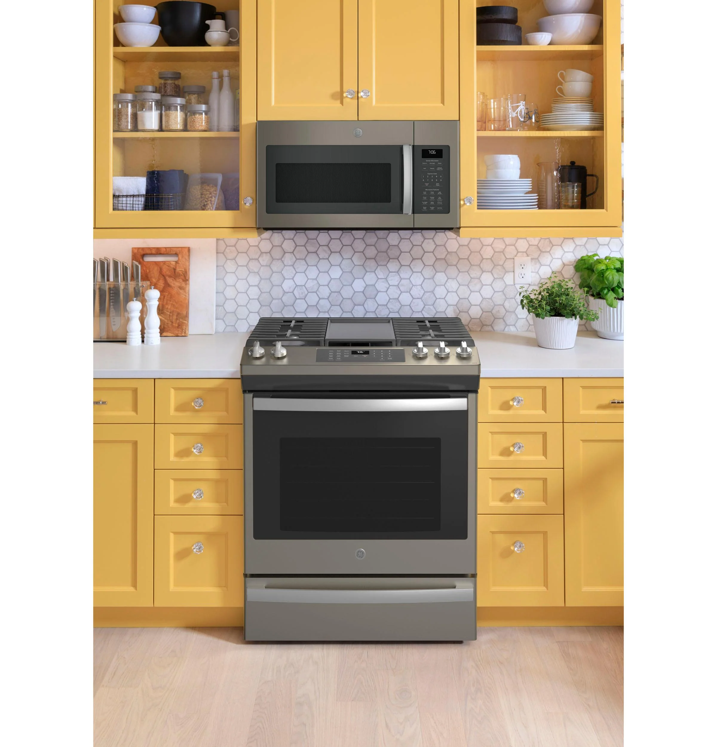 JGS760EPES GE® 30" Slide-In Front-Control Convection Gas Range with No Preheat Air Fry - Image 6
