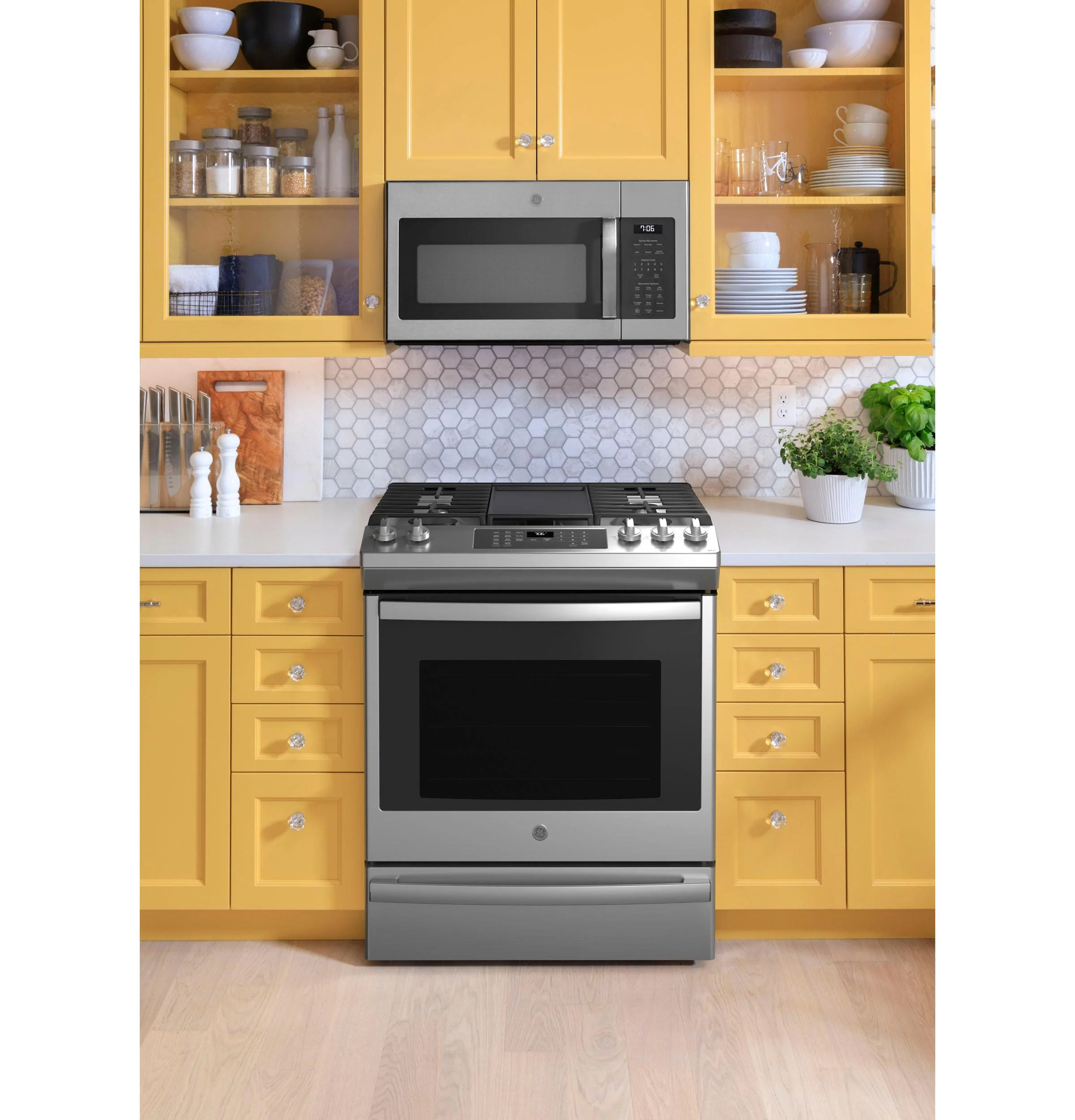 JGS760SPSS GE® 30" Slide-In Front-Control Convection Gas Range with No Preheat Air Fry - Image 17