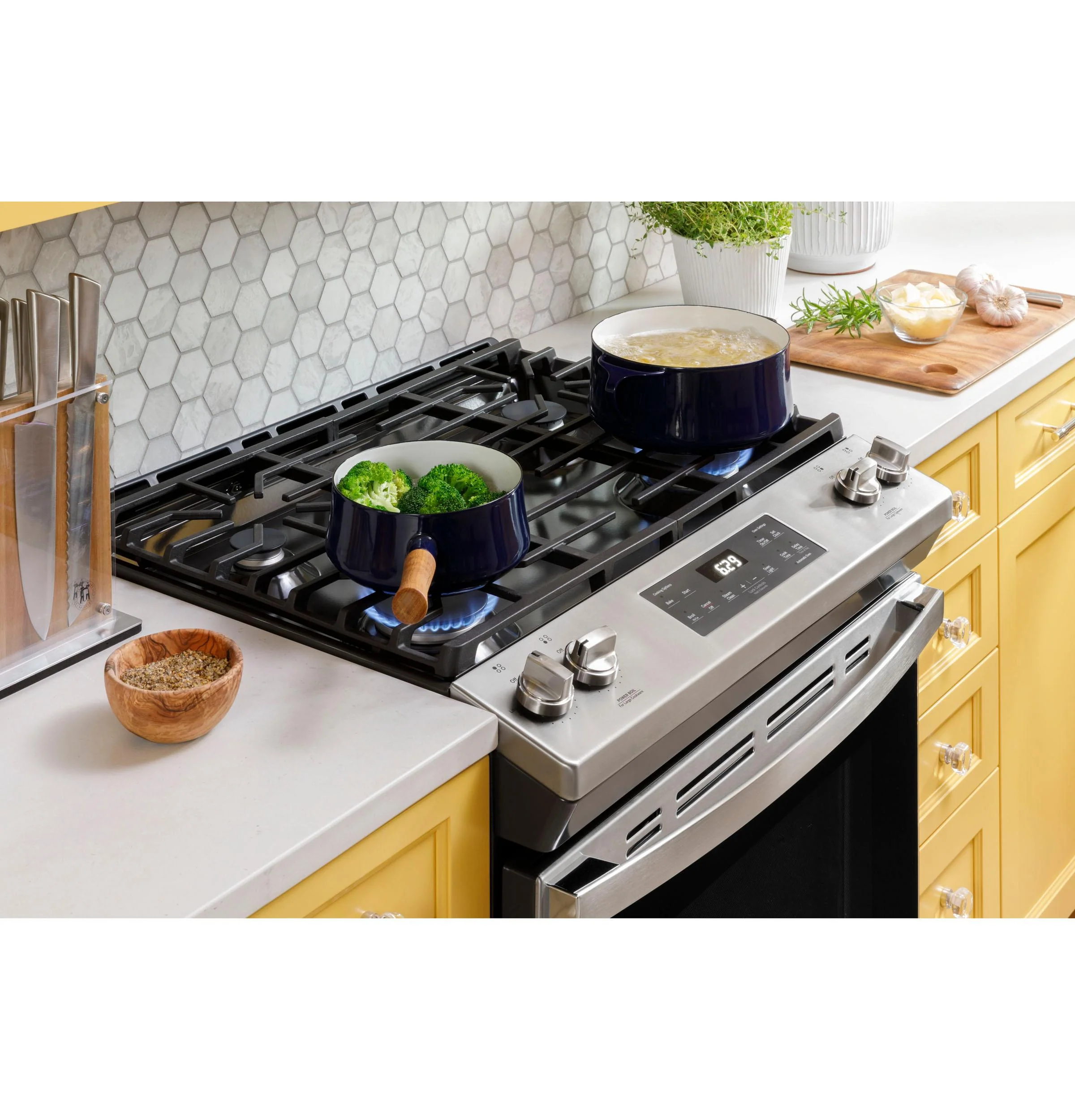 GE® 30" Slide-In Front Control Gas Range - Image 8