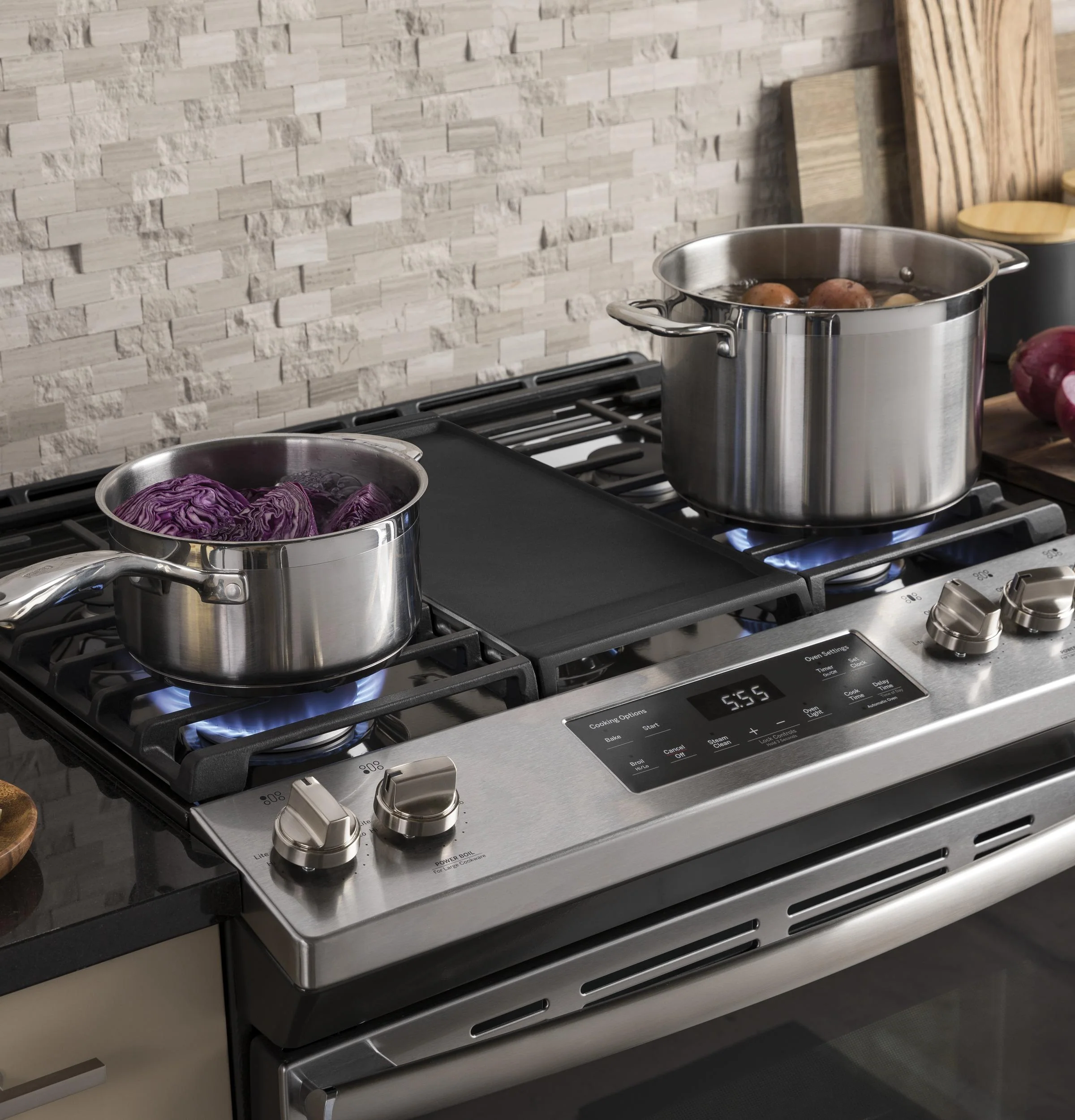 JGSS66SELSS GE® 30" Slide-In Front Control Gas Range - Image 9