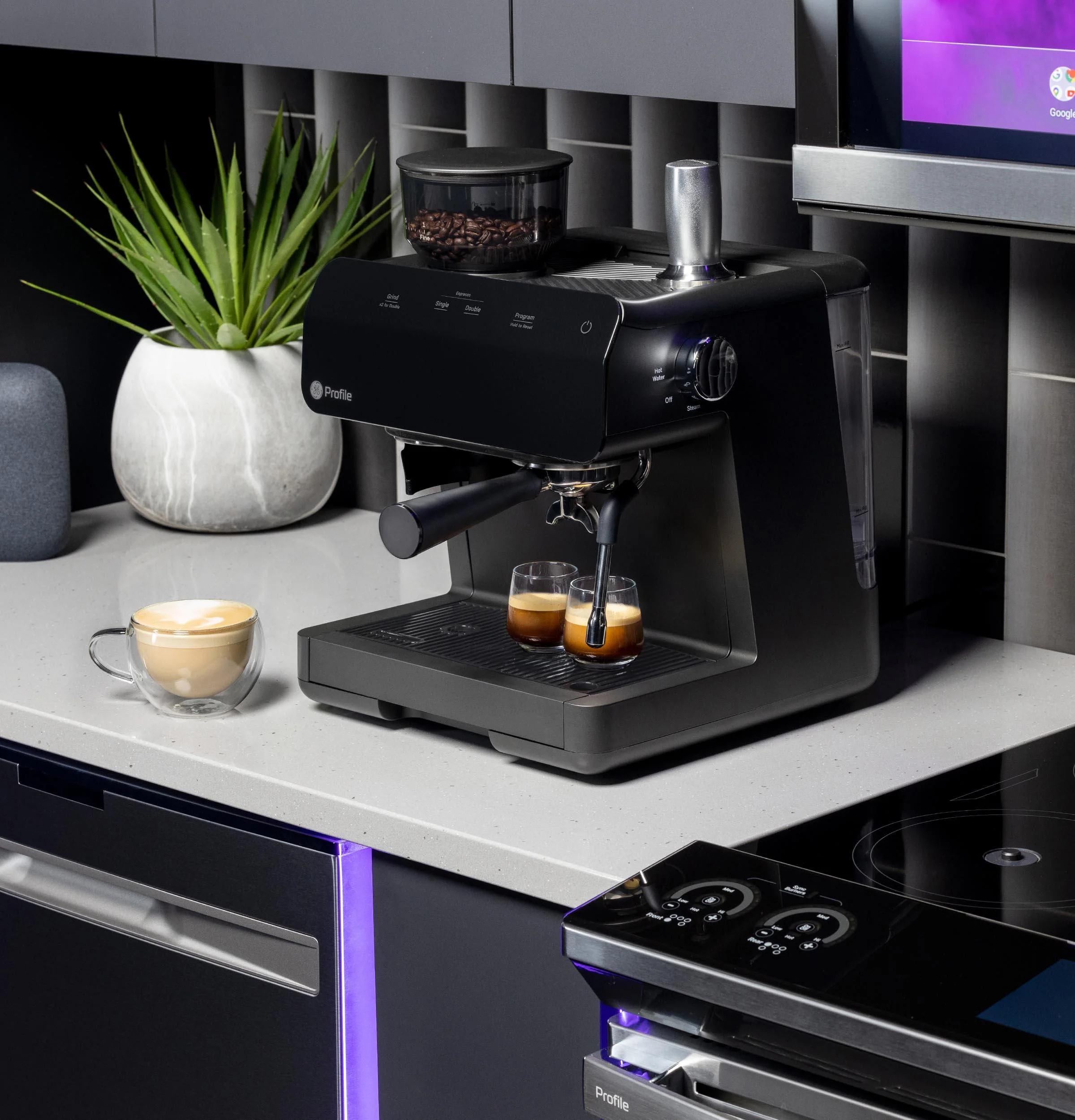 P7CESAS6RBB GE Profile™ Semi Automatic Espresso Machine + Frother - Image 9
