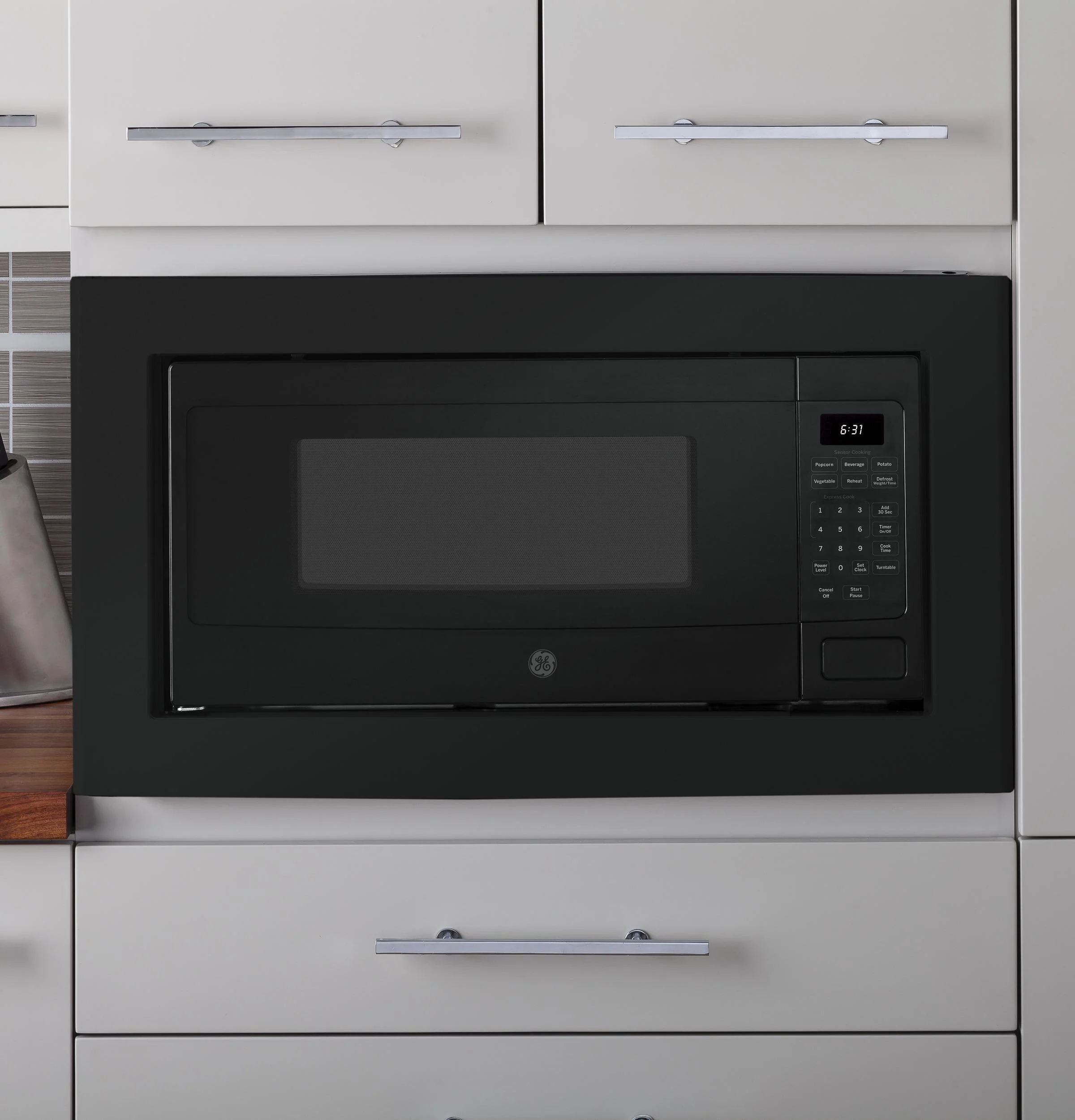 PEM31DFBB GE Profile™ 1.1 Cu. Ft. Countertop Microwave Oven - Image 3