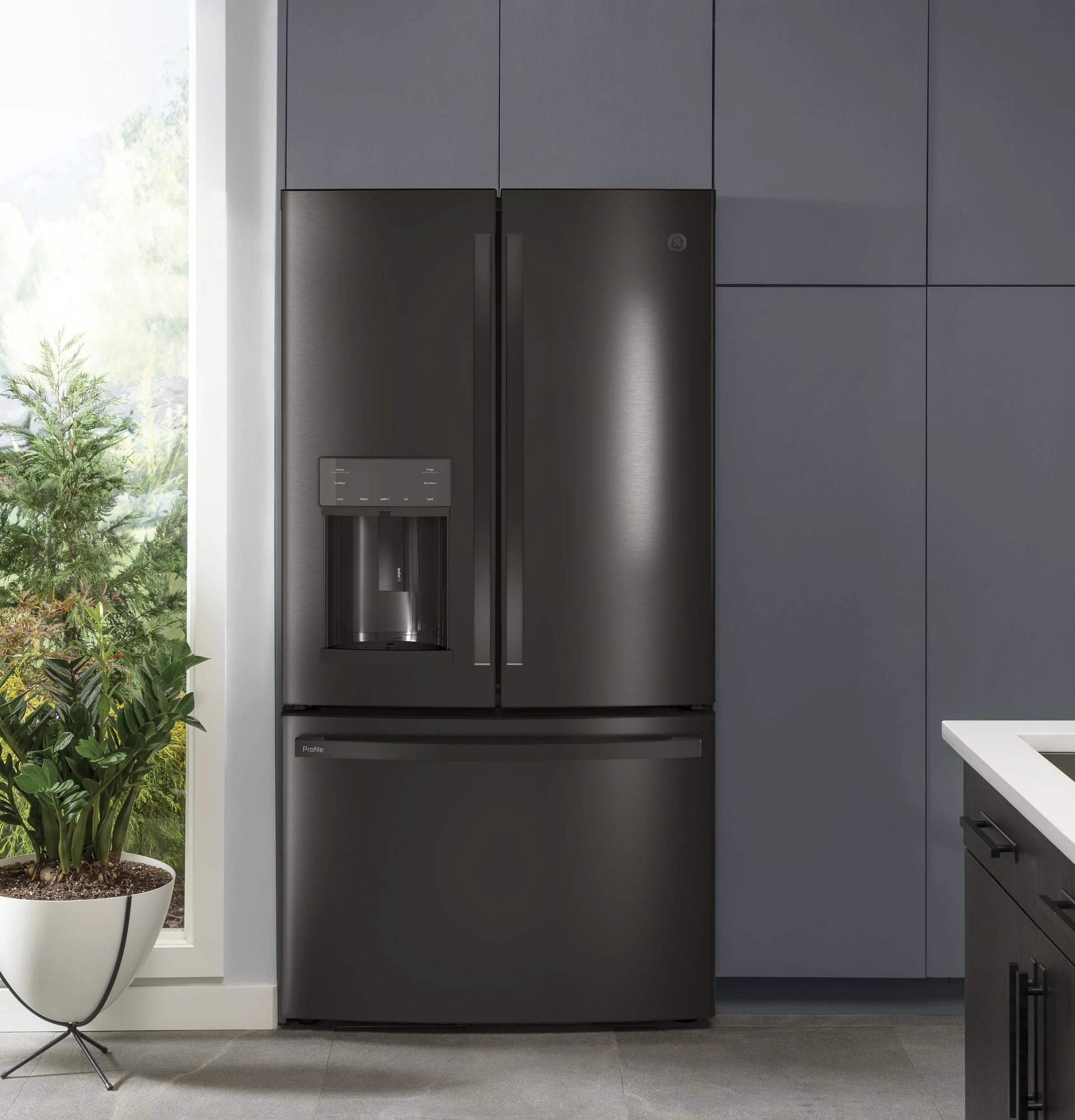 PFE28KBLTS GE Profile™ ENERGY STAR® 27.7 Cu. Ft. French-Door Refrigerator with Hands-Free AutoFill - Image 27