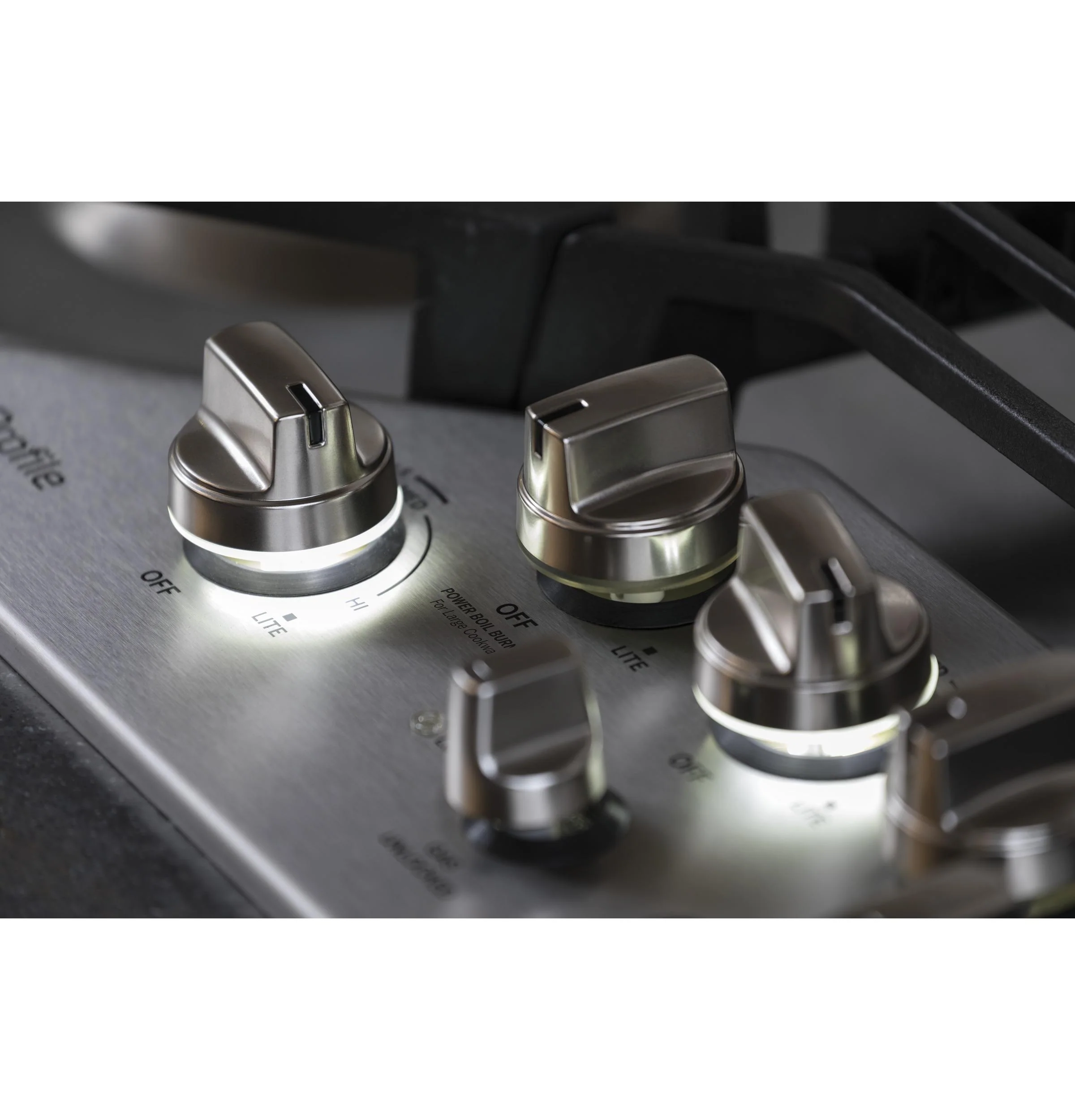 PGP9030SLSS GE Profile™ 30" Built-In Tri-Ring Gas Cooktop with 5 Burners and Included Extra-Large Integrated Griddle - Image 3