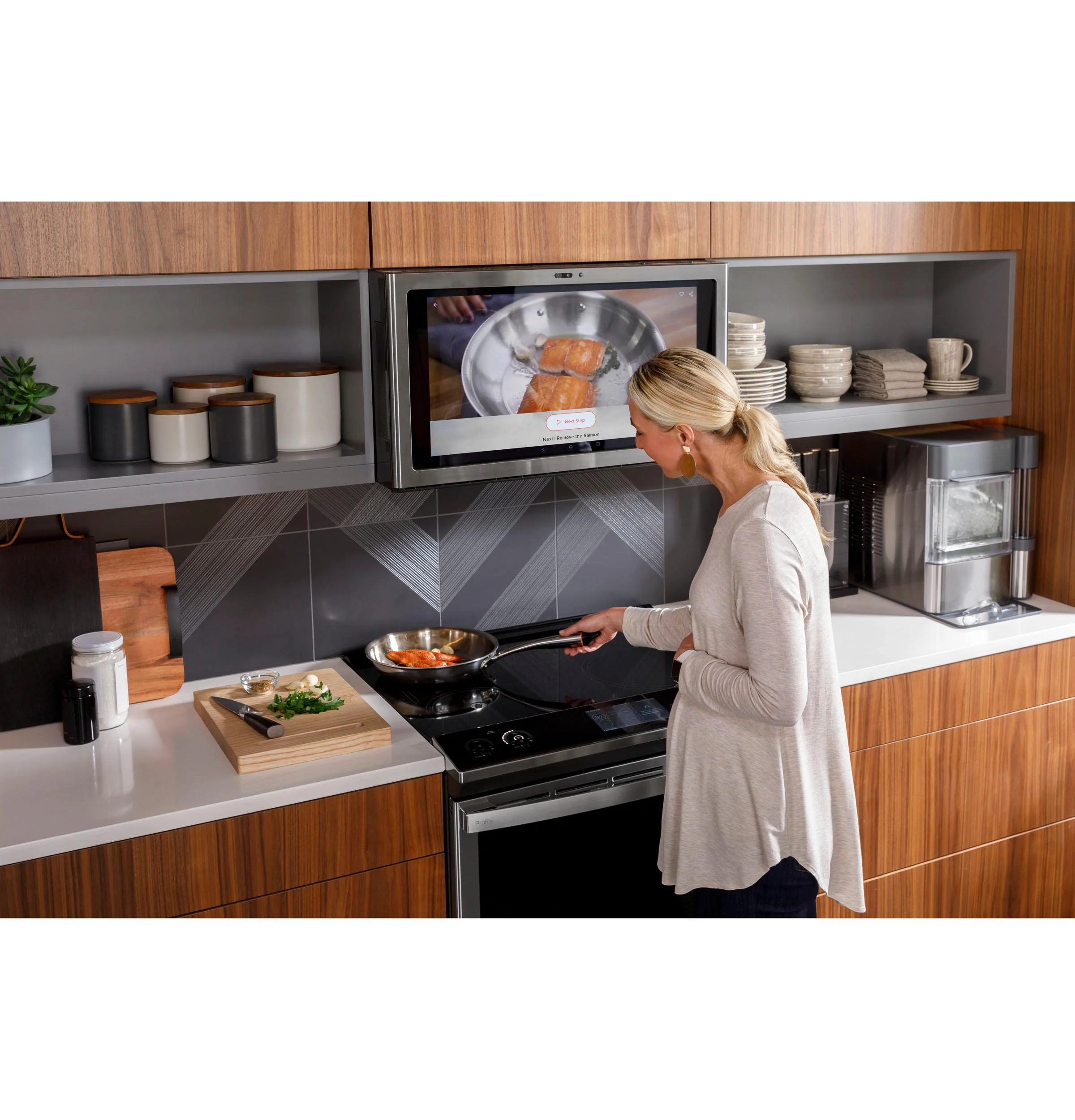 PHS930YPFS GE Profile™ 30" Smart Slide-In Fingerprint Resistant Front-Control Induction and Convection Range with No Preheat Air Fry - Image 10