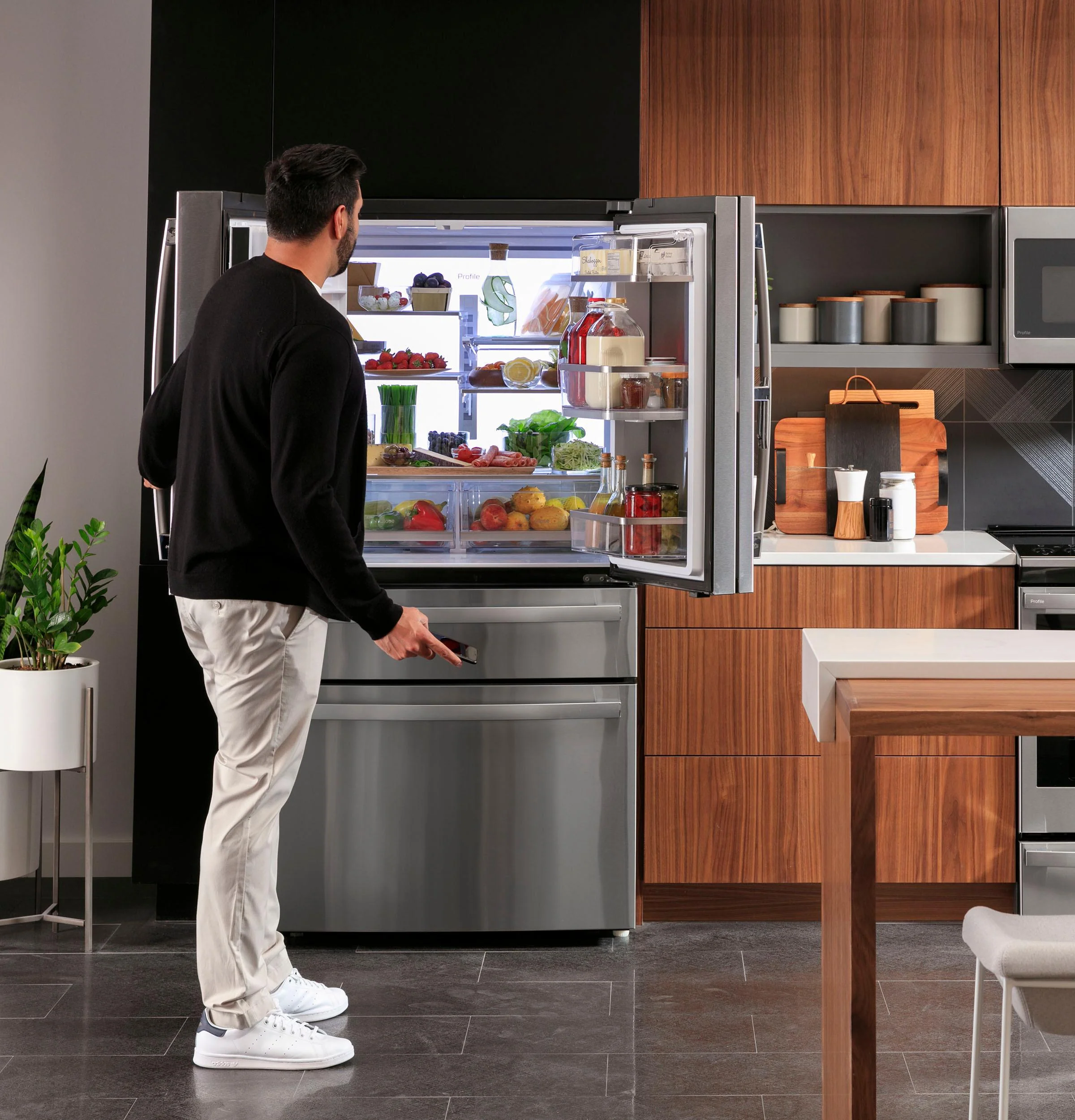 PVD28BYNFS GE Profile™ ENERGY STAR® 27.9 Cu. Ft. Smart Fingerprint Resistant 4-Door French-Door Refrigerator with Door In Door - Image 30