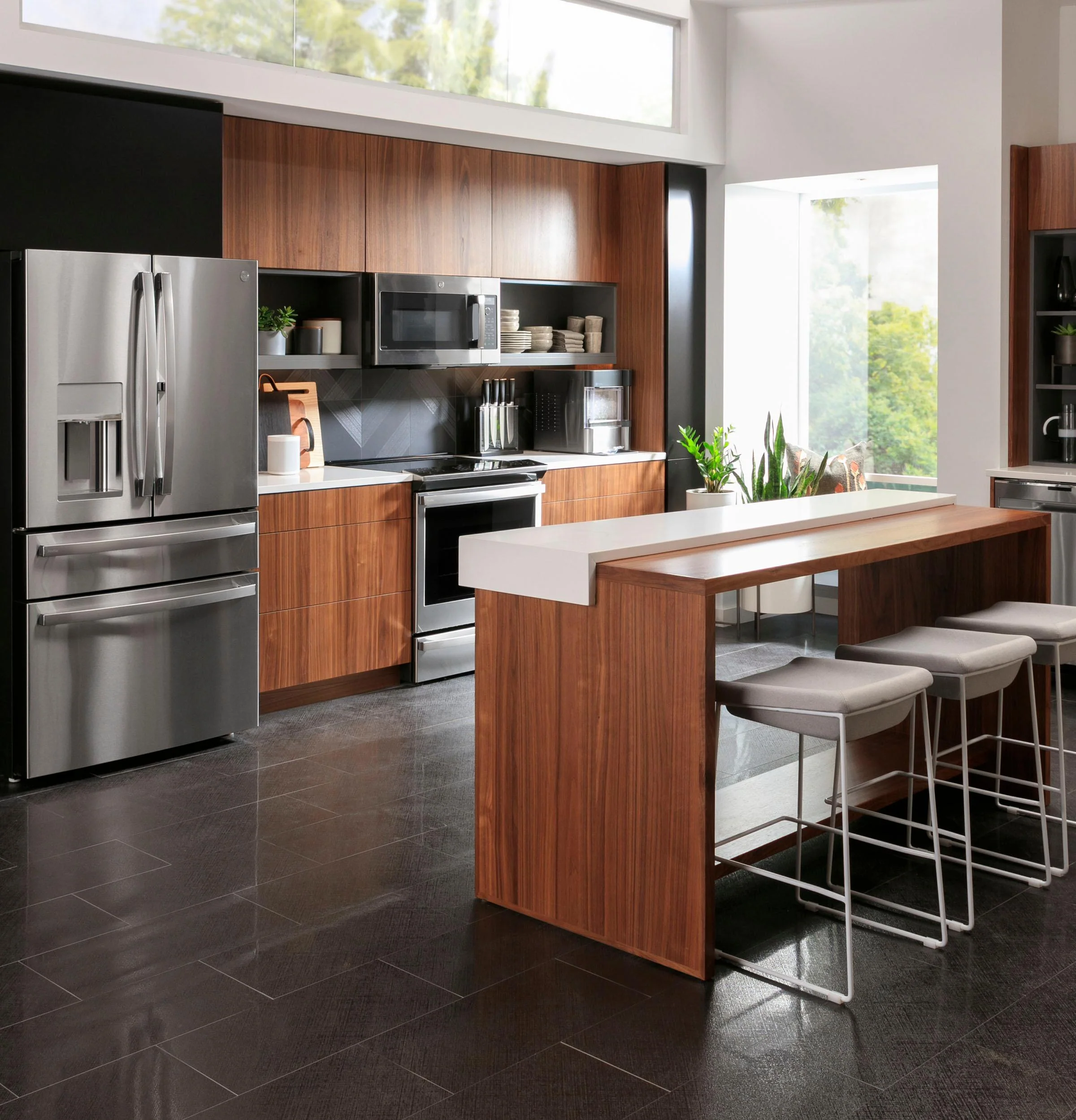 PVD28BYNFS GE Profile™ ENERGY STAR® 27.9 Cu. Ft. Smart Fingerprint Resistant 4-Door French-Door Refrigerator with Door In Door - Image 35