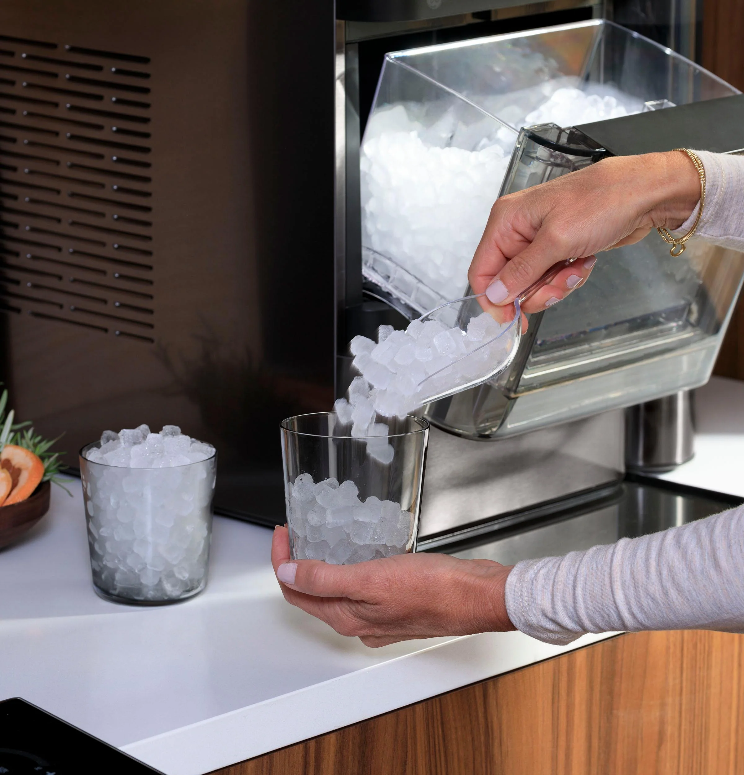 XPIO13BCBT GE Profile™ Opal™ 2.0 Nugget Ice Maker with Side Tank - Image 4