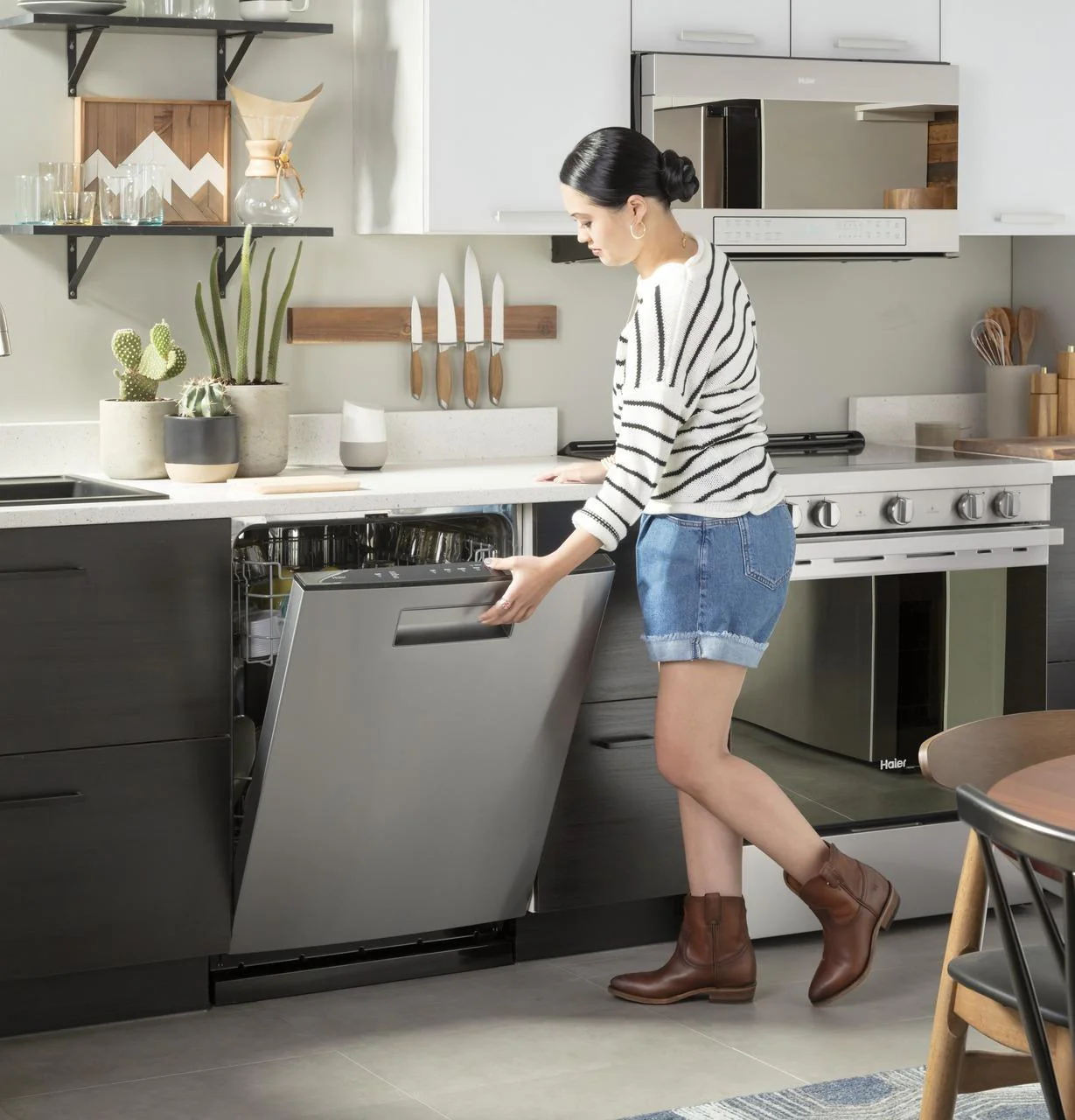 Haier ENERGY STAR® Smart Top Control with Stainless Steel Interior Dishwasher with Sanitize Cycle - Image 29
