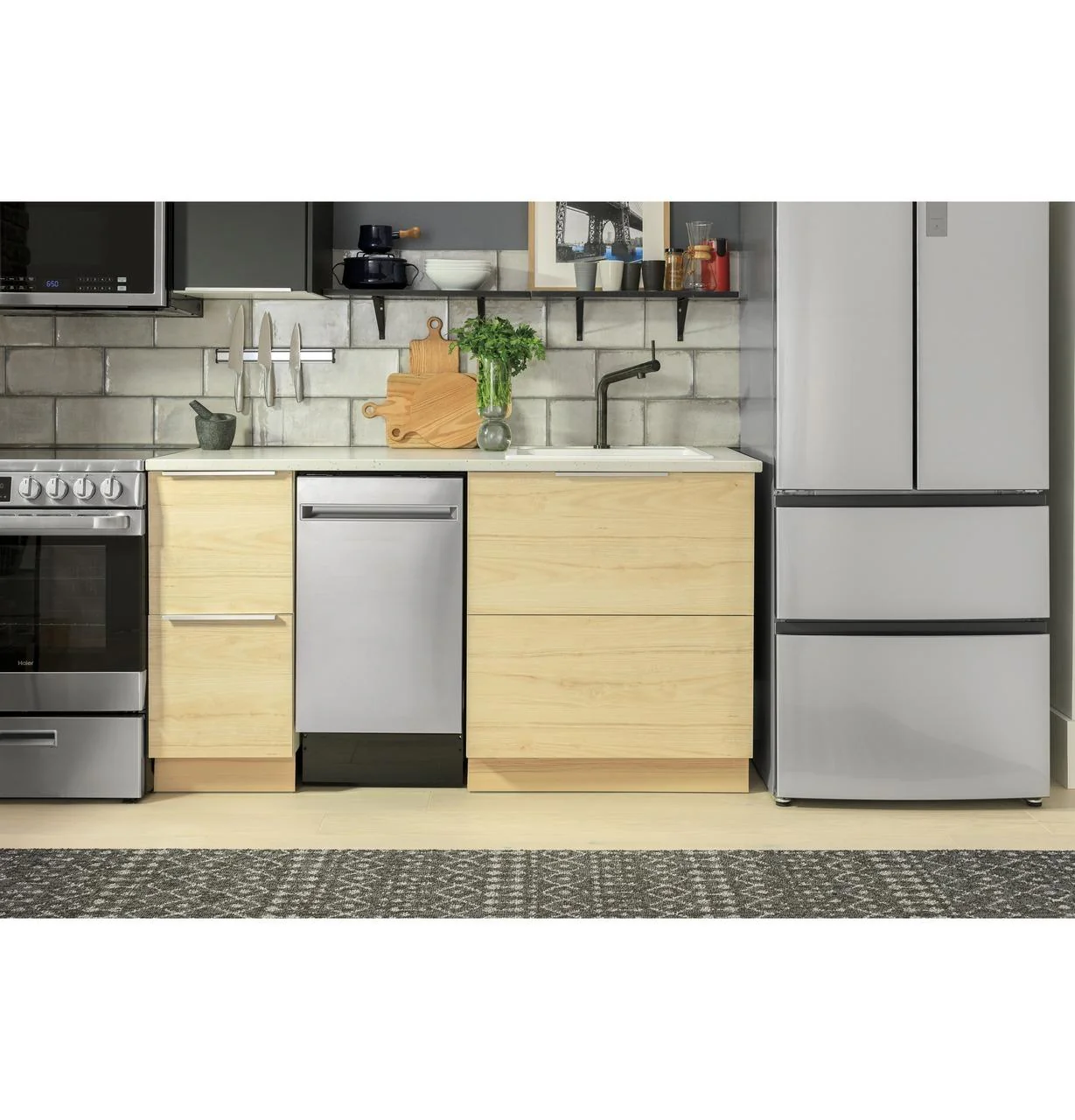 QDT125SSLSS Haier ENERGY STAR® 18" Stainless Steel Interior Dishwasher with Sanitize Cycle - Image 58