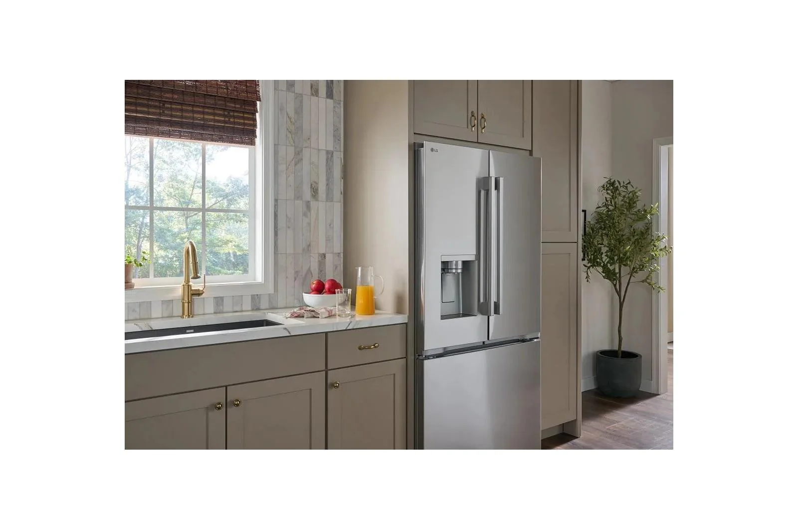 Lg LF24Z6330S 24 cu. ft. Counter-Depth MAX™ with Zero Clearance™ 3-Door French Door Refrigerator - Image 10