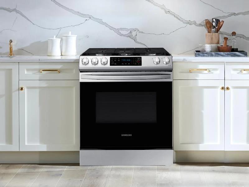 SAMSUNG 6.0 cu. ft. Smart Slide-in Gas Range in Stainless Steel - Image 3