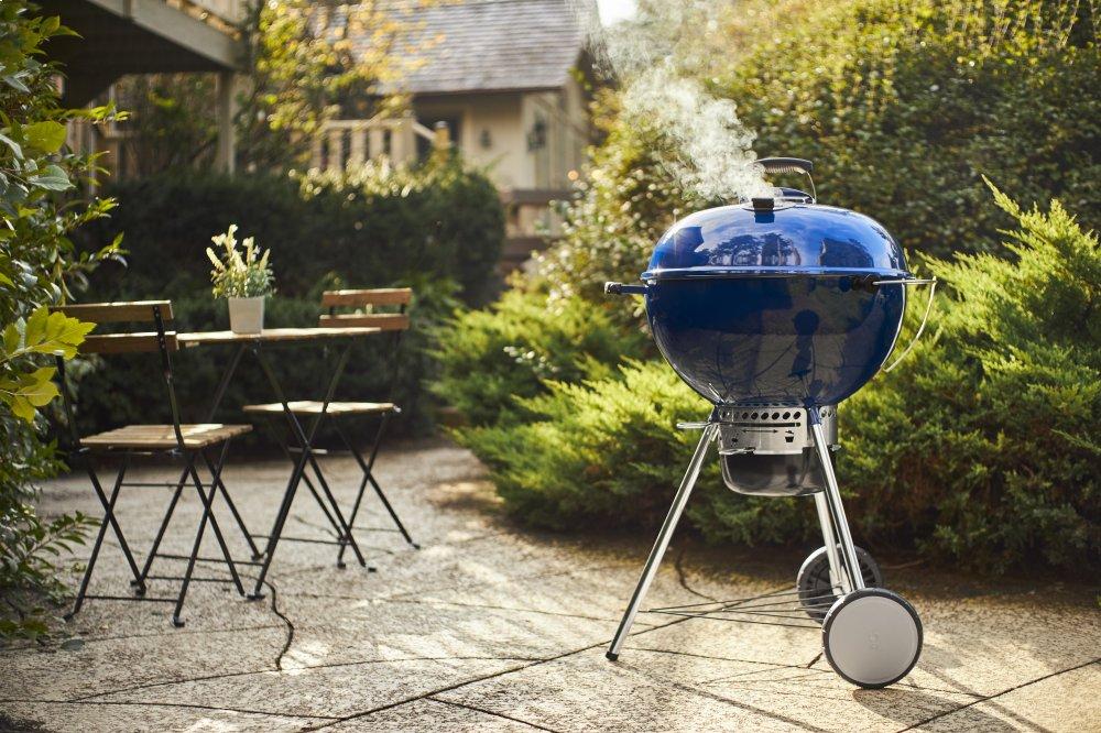Weber 14516001 Master-Touch Charcoal Grill 22" - Deep Ocean Blue - Image 4