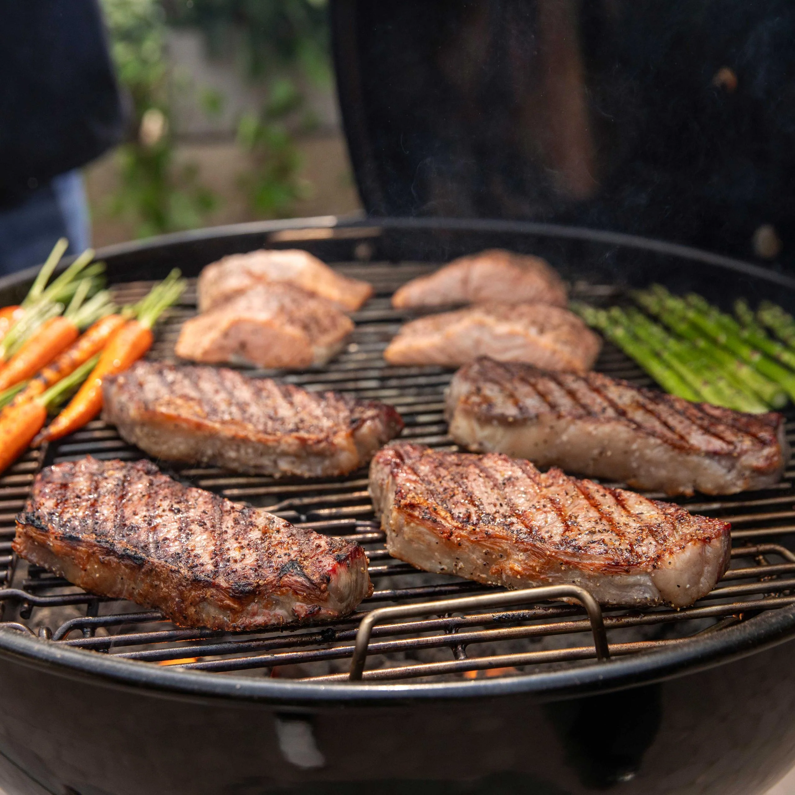 Weber 1500064 Master-Touch Charcoal Grill 26 - Black - Image 18