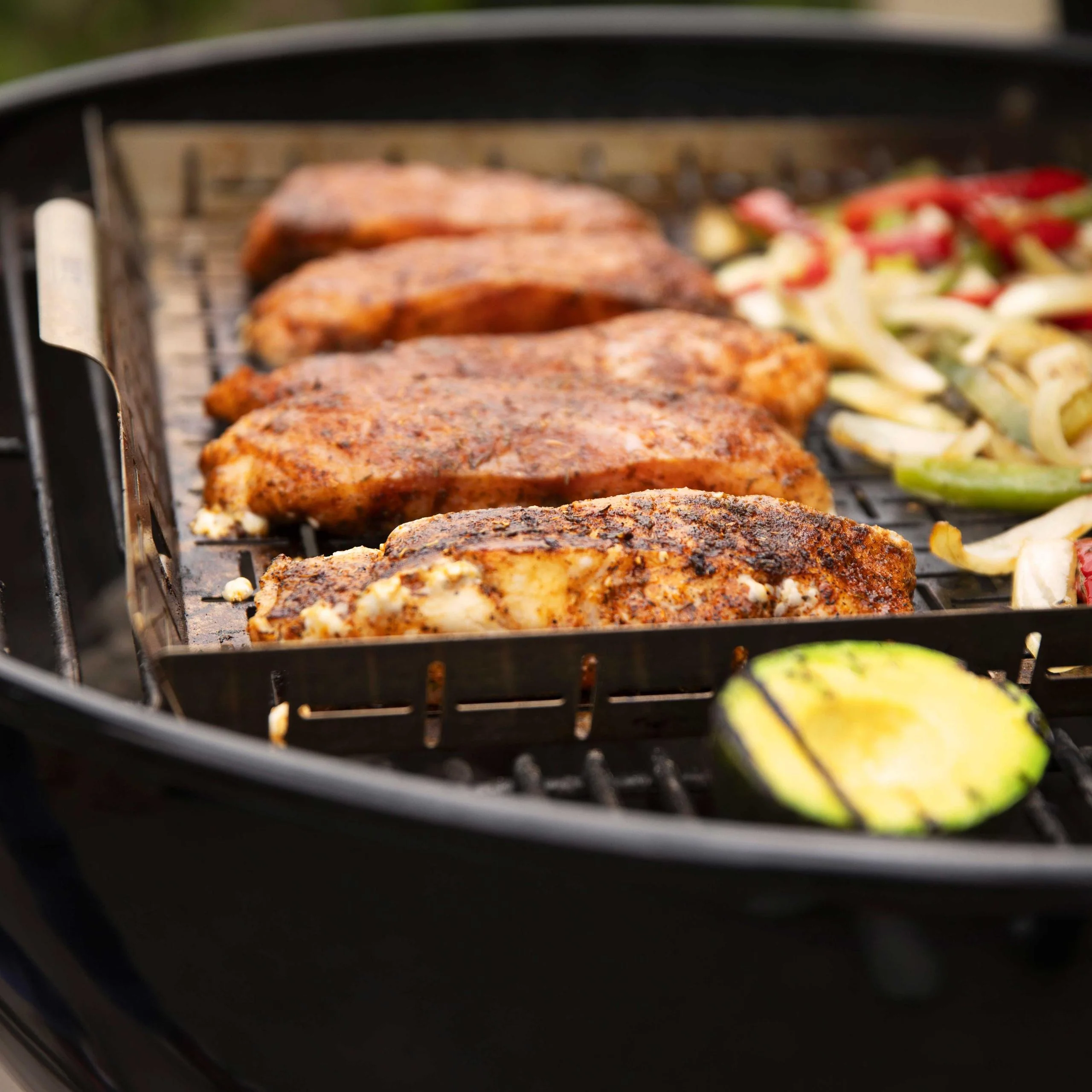 Weber 1500064 Master-Touch Charcoal Grill 26 - Black - Image 21