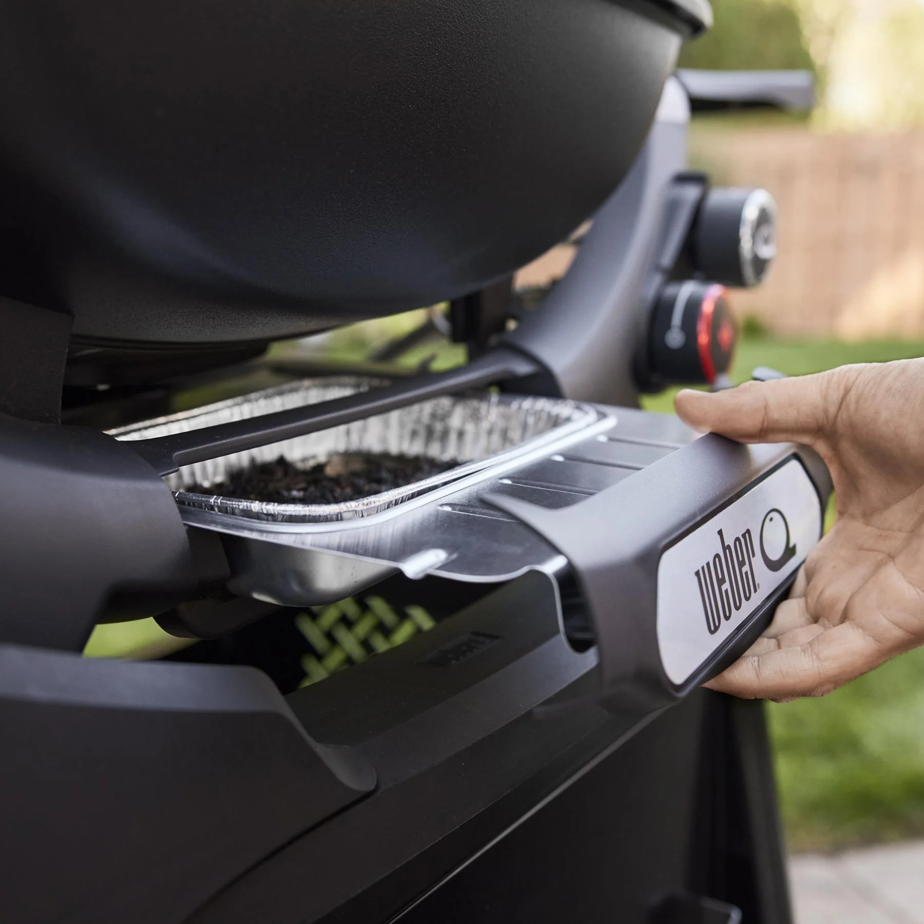 Weber 1500375 Q 2800N+ Gas Grill (Liquid Propane) - Midnight Black - Image 4