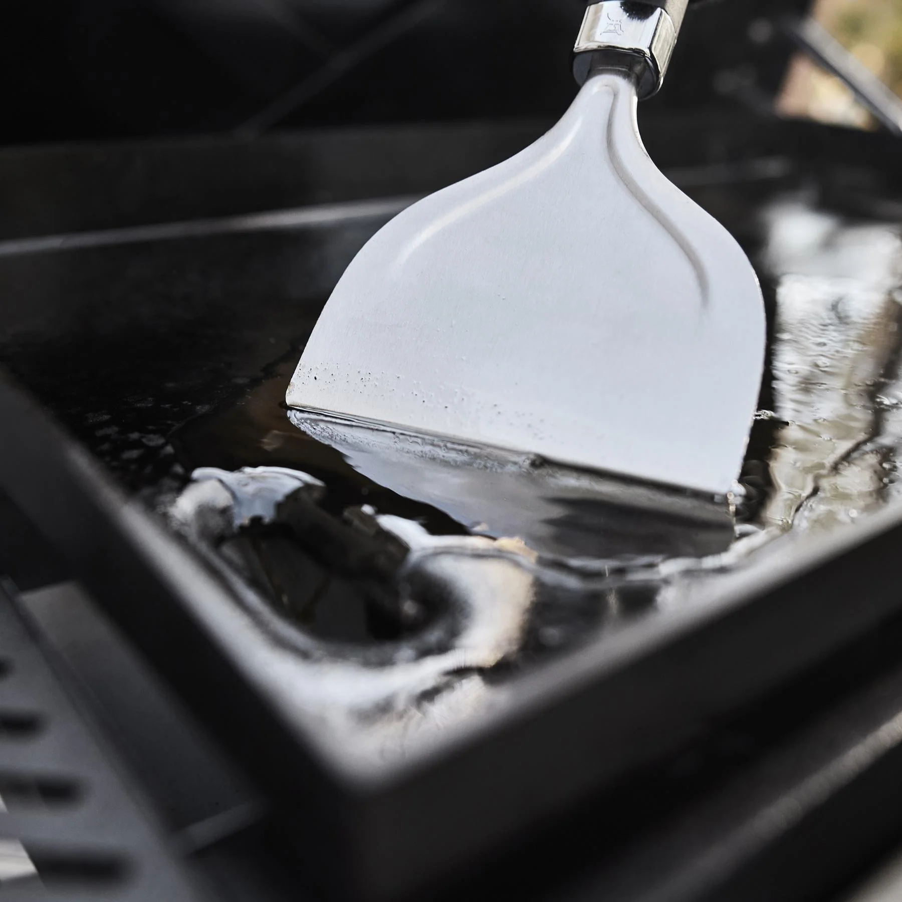 Weber 1501479 Slate® 28" Rust-Resistant Griddle (Natural Gas) - Black - Image 3